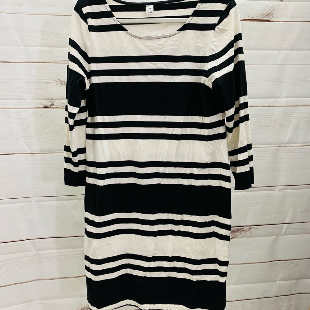 Old Navy black and white striped 3/4 sleeve dress.